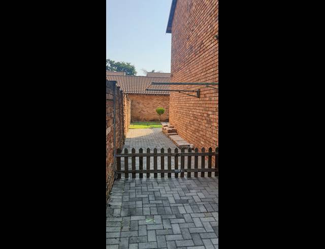 2 BEDROOM TOWNHOUSE FOR SALE IN ANNLIN